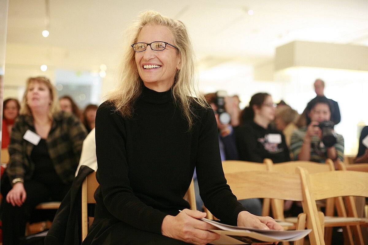 Annie Leibovitz-SF-1 | photo source – wikimedia commons