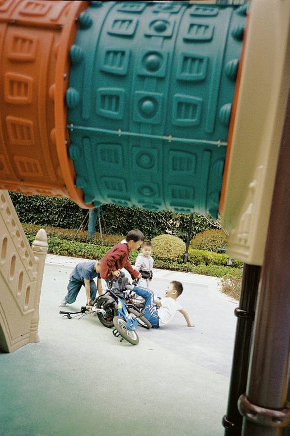 © 科塔萨尔 | 使用 Lomo LC-A+ 胶片相机 & Lomography 135 ISO 400 彩色负片 拍摄