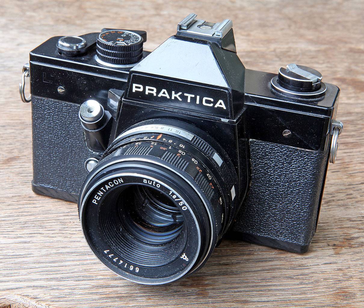 Praktica Fotocamera A Pellicola 35 Mm Riutilizzabile, Compatta Con Flash Integrato, Design Point-and-shoot Nero