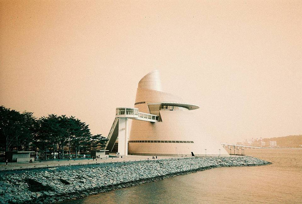 © Ronald  | Shot on LomoChrome Turquoise XR 100-400 135 绿松石胶卷