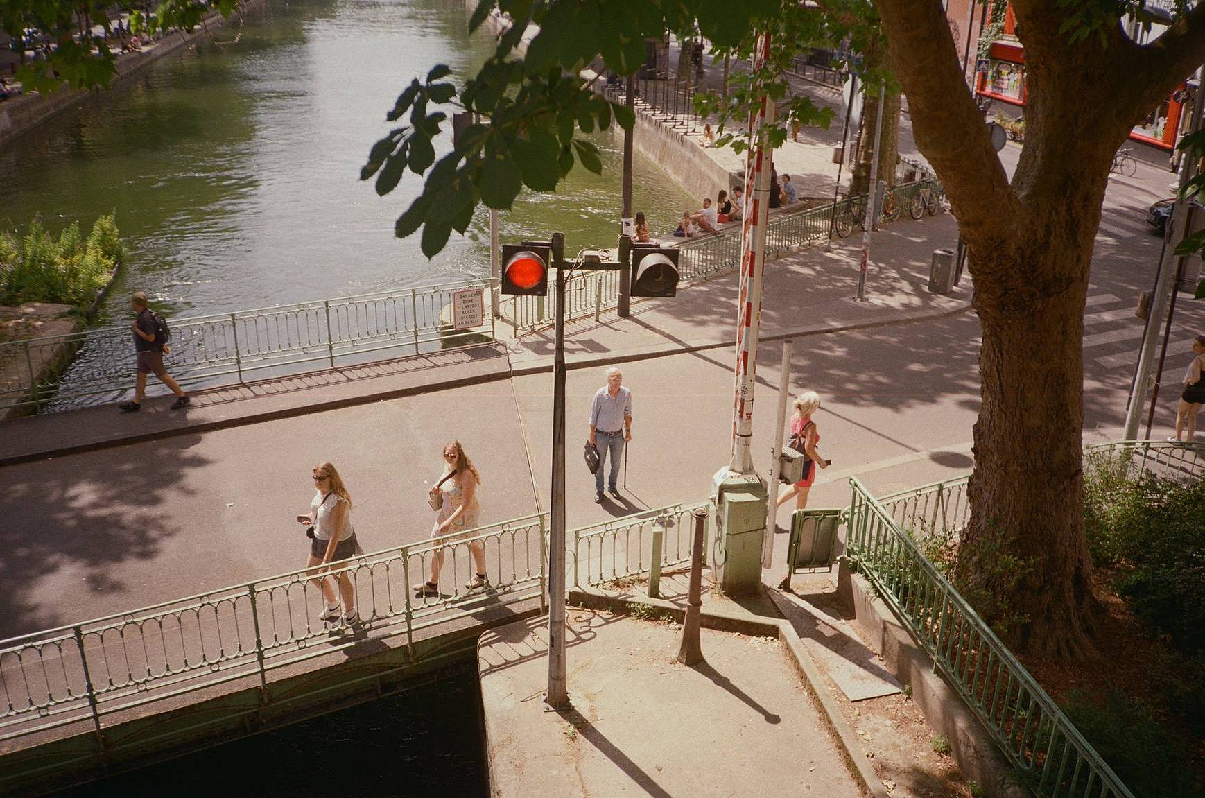 Photos by Alix Payelleville and Lucia Tarozzo | Lomo MC-A 135 全自动随拍胶片相机