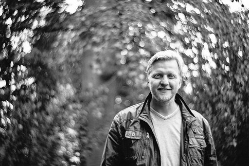 'Stilpirat' Steffen Böttcher Lures the Lomography Petzval Lens to France