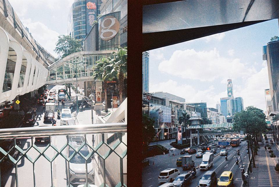 照片由炉膛使用 Half-Frame Simple Use 拍拍乐半格畅拍胶片相机 （LomoChrome Classicolor 经典版）拍摄