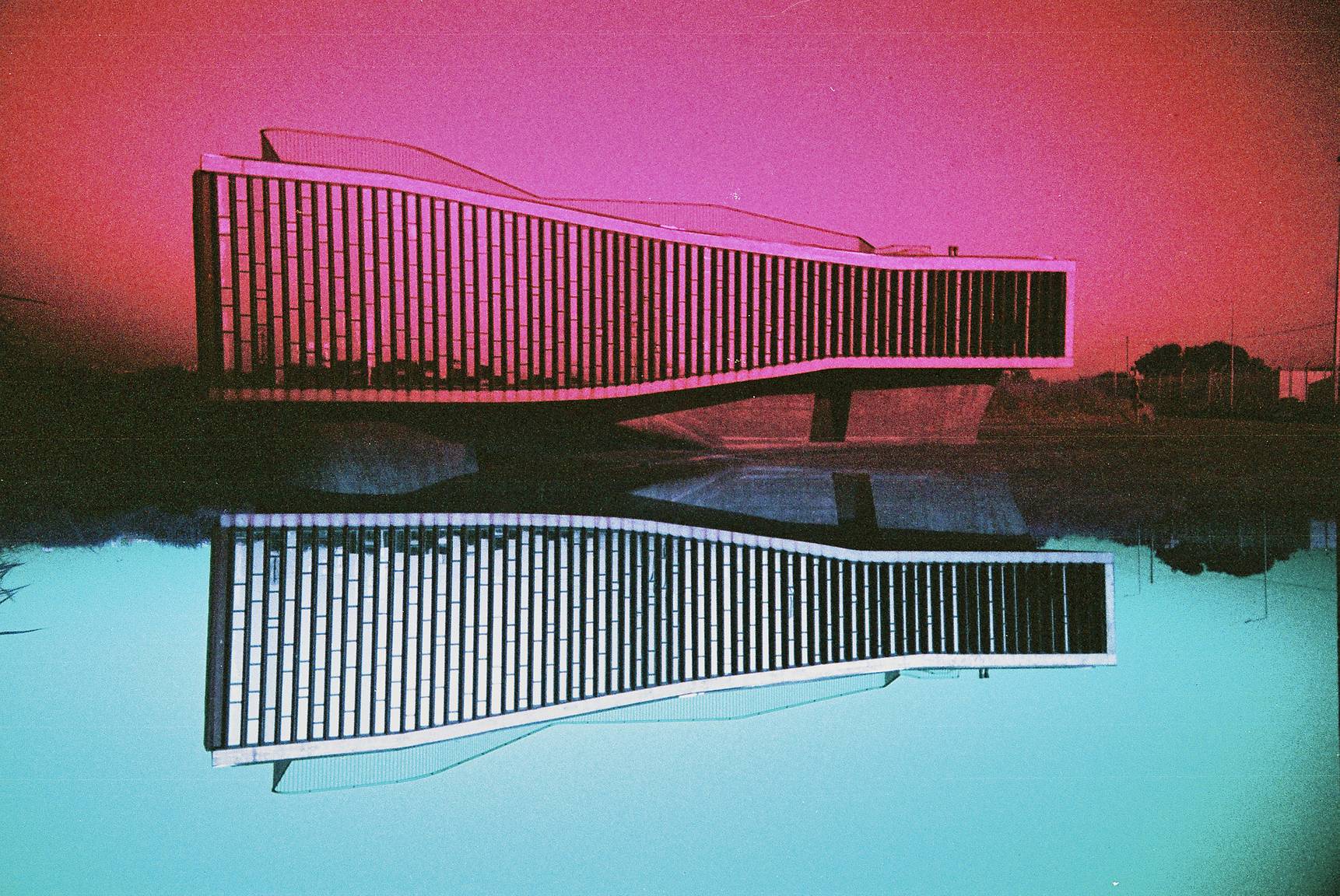 Symmetrical Split Photos with the Lomo LC-A+ and Splitzer · Lomography