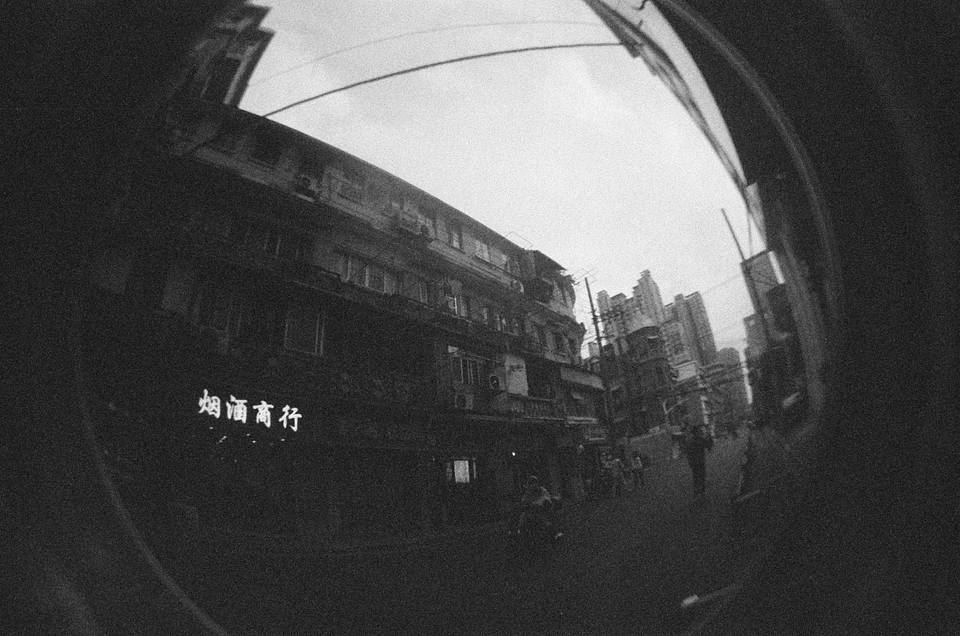 由 Doris 使用Fisheye No.2 135 和Lomography B&amp;W ISO 400 Berlin Kino 135 柏林黑白胶卷 拍摄