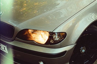 Lens: Auto Exaktar 1:2.8 f=35mm · Lomography