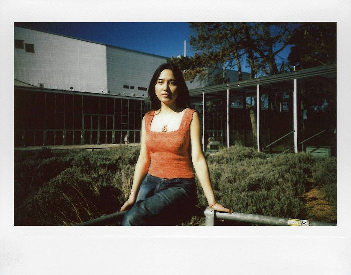 Left:  Lomo'Instant Wide 宽幅拍立得相机  | Right: Lomo'Instant Wide Glass 宽幅玻璃镜头拍立得相机  | 从上到下依次为：0.6米、1-2米、无限远