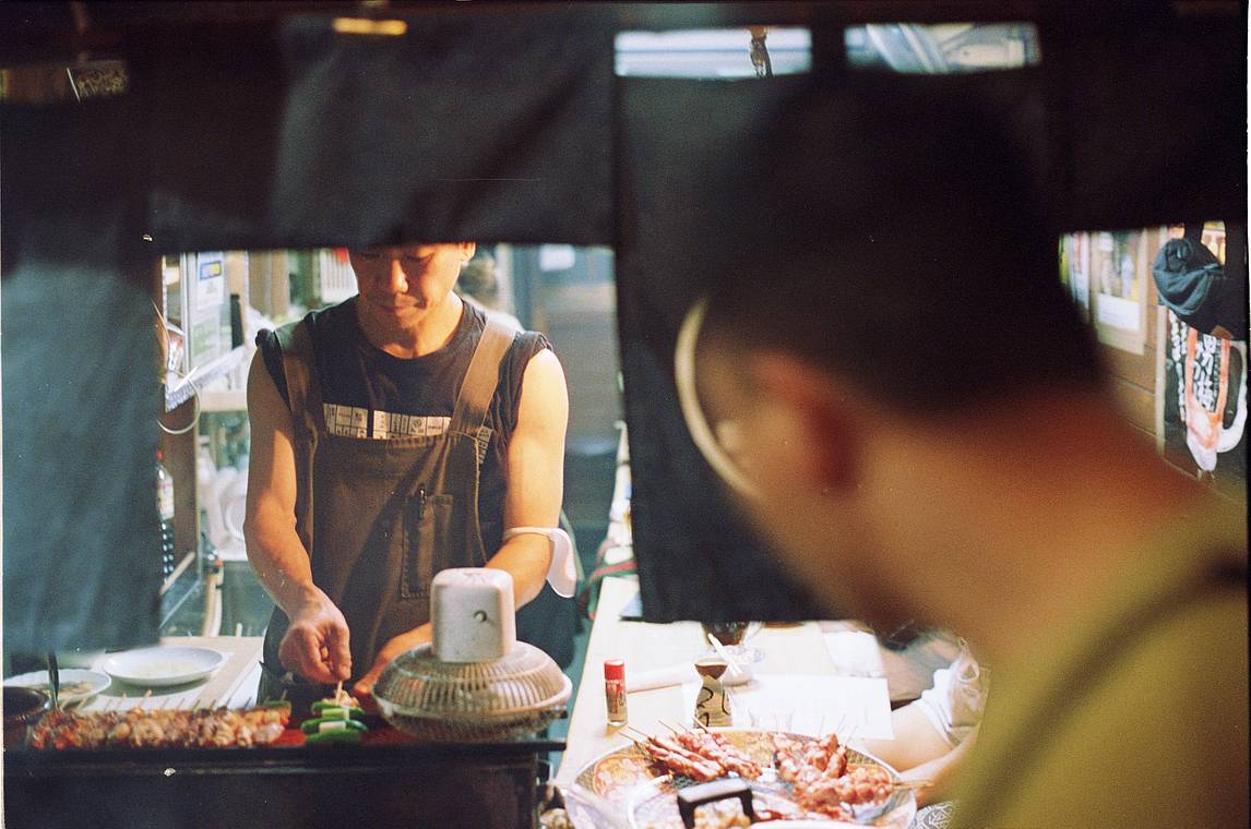 Photo Credits: @gabyo 使用 Ricoh XR Rikenon 50 mm F2 镜头 &amp; @mackiechartres 使用 Minolta MD Rokkor 50 mm 镜头.