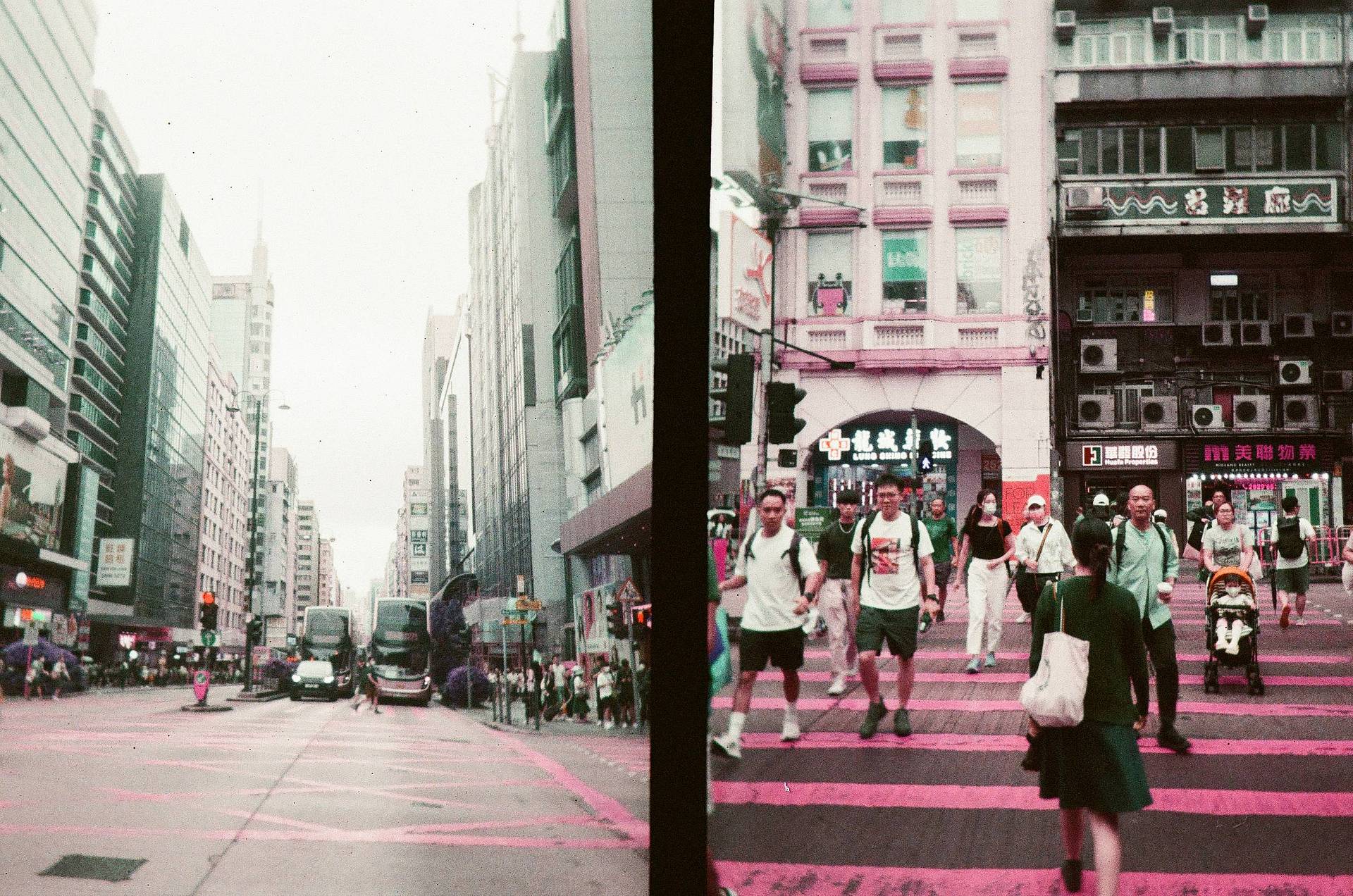 ©️ @film.not.movie ｜ LomoChrome Purple ISO 100–400 135 紫调负片 &amp; LomoChrome Metropolis 135 大都会胶卷