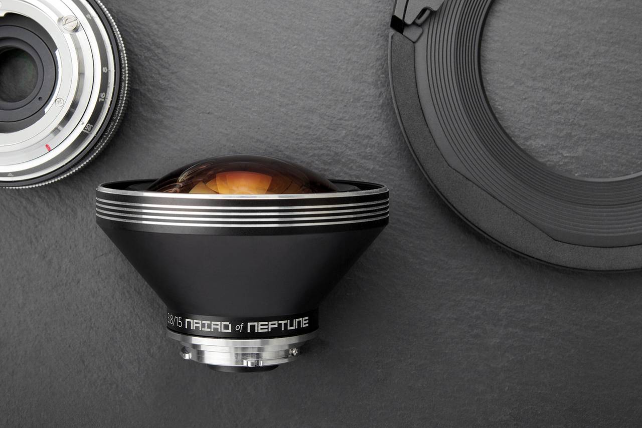 Auch kompatibel mit der Naiad Art Lens, dem 15-mm-Ultraweitwinkel-Objektiv, das speziell für das Neptune Convertible Art Lens System entwickelt wurde.