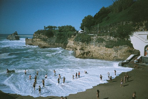 A Slice of Biarritz and Paris on LomoChrome Color '92 with Lomographer @milchtrinken