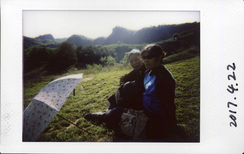 使用 Lomo’Instant Automat 自动拍立得相机拍摄