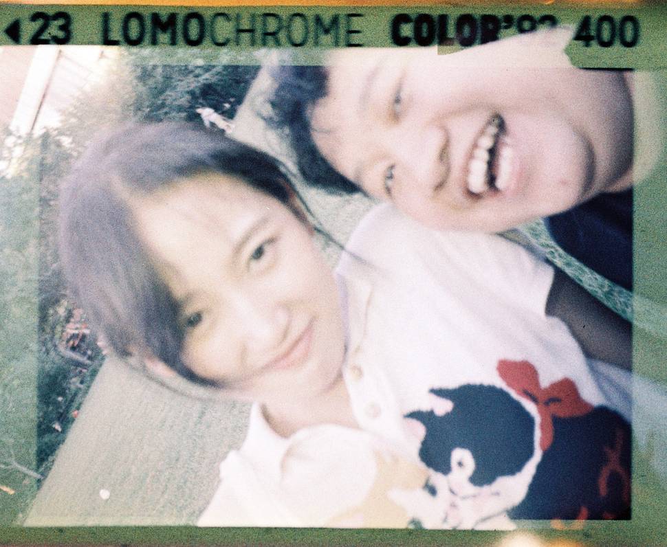 Credits: 杨荣杰 李俊琪｜ LomoChrome Color '92 ISO 400 110 日落版、 Lomography CN Tiger 110 负片胶卷
