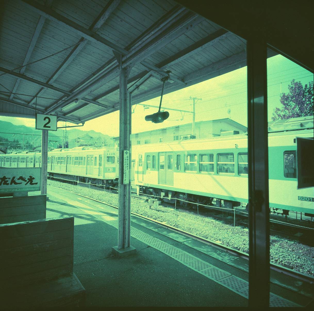 ロモ実験室】LomoChromeフィルムをポジ現像する · Lomography