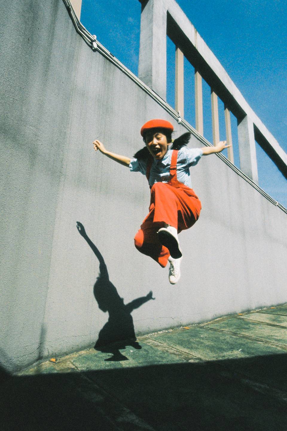 由空调水使用 LomoChrome Color' 92 135 日落版拍摄