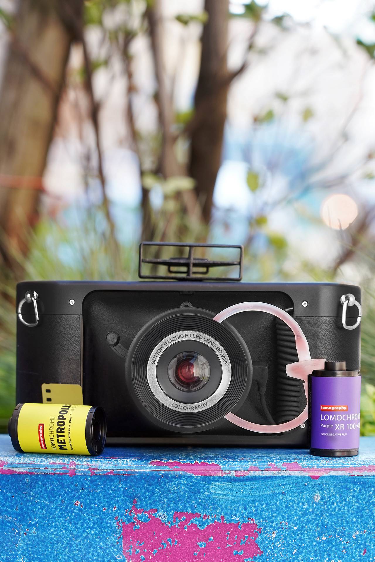 LomoChrome 混合物 - 为什么不再加一个颜色变量，把 LomoChrome 胶卷放入相机中！混合不同的液体和色彩变化的乳剂，看看彩虹是如何流动的。