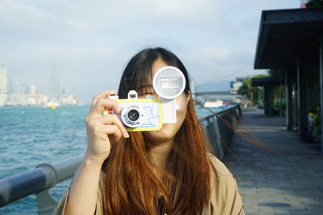 独特的 Fritz The Blitz 闪光灯 － 为 Lomography 功能最强大的闪灯配件。