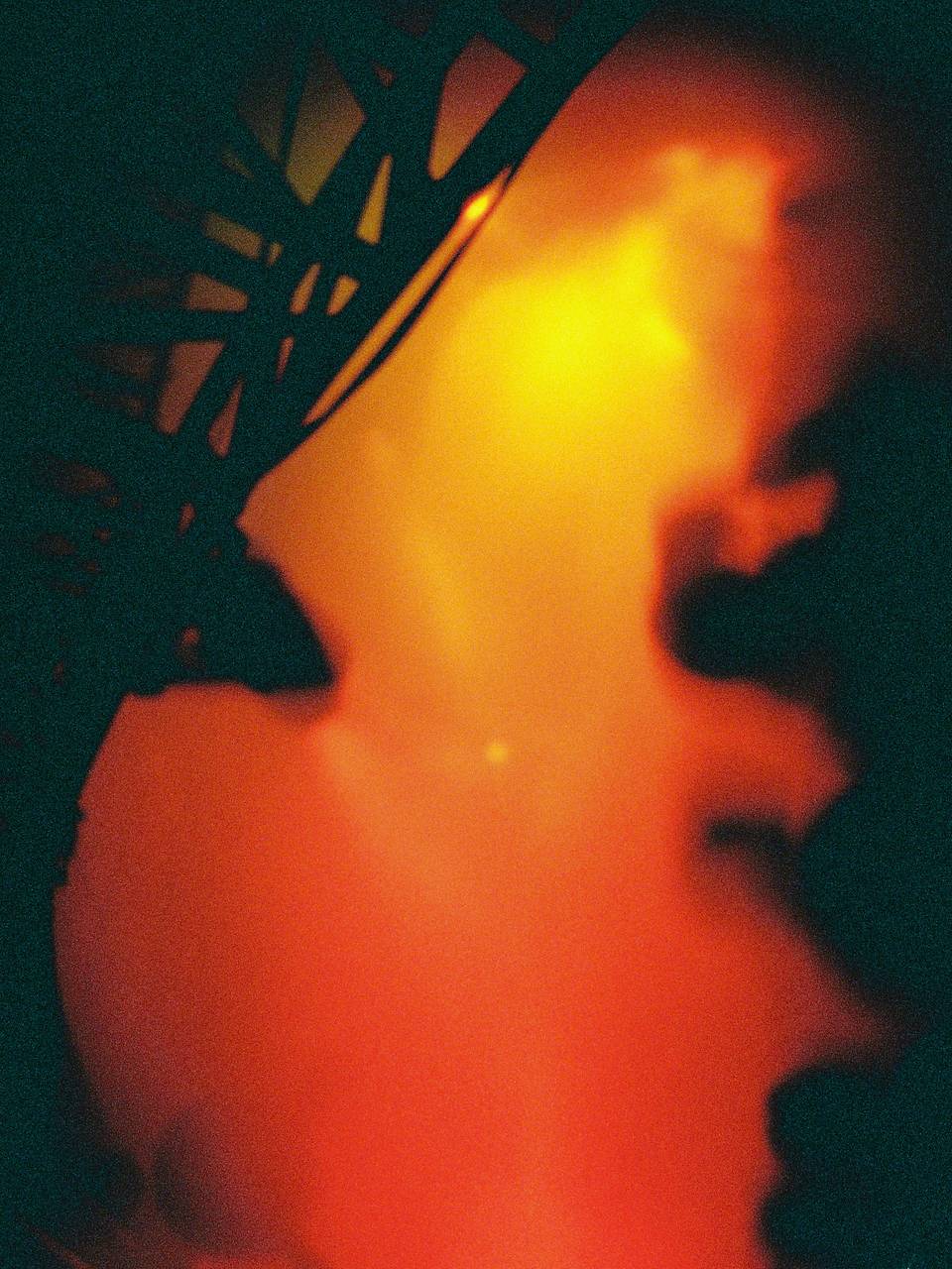 © 拳， 春游音乐节 | 使用 Lomo MC-A 135 全自动随拍胶片相机 &amp; Lomography Redscale XR ISO 50-200 135 红调负片胶卷 拍摄