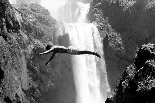 Making a Moment: Thomas Sappe Photographs a Leap of Faith