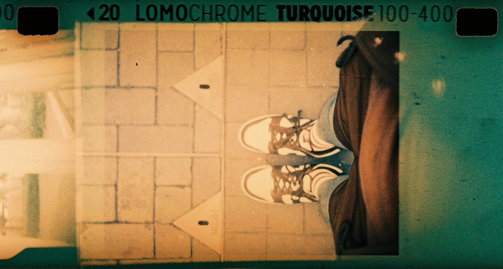 @d_chee | Lomomatic 110 自动玻璃镜头胶片相机 | LomoChrome Turquoise XR 100-400 110 绿松石胶卷