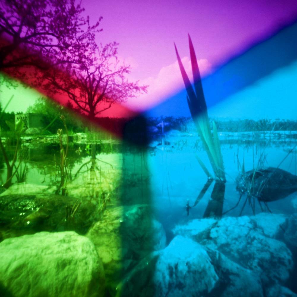 Splash and stain your shots using the included color filters to create wild tones and psychedelic pinhole effects.