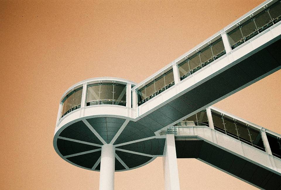 © Ronald  | Shot on LomoChrome Turquoise XR 100-400 135 绿松石胶卷 and LomoChrome Classicolor ISO 200 135 经典版彩色负片胶卷
