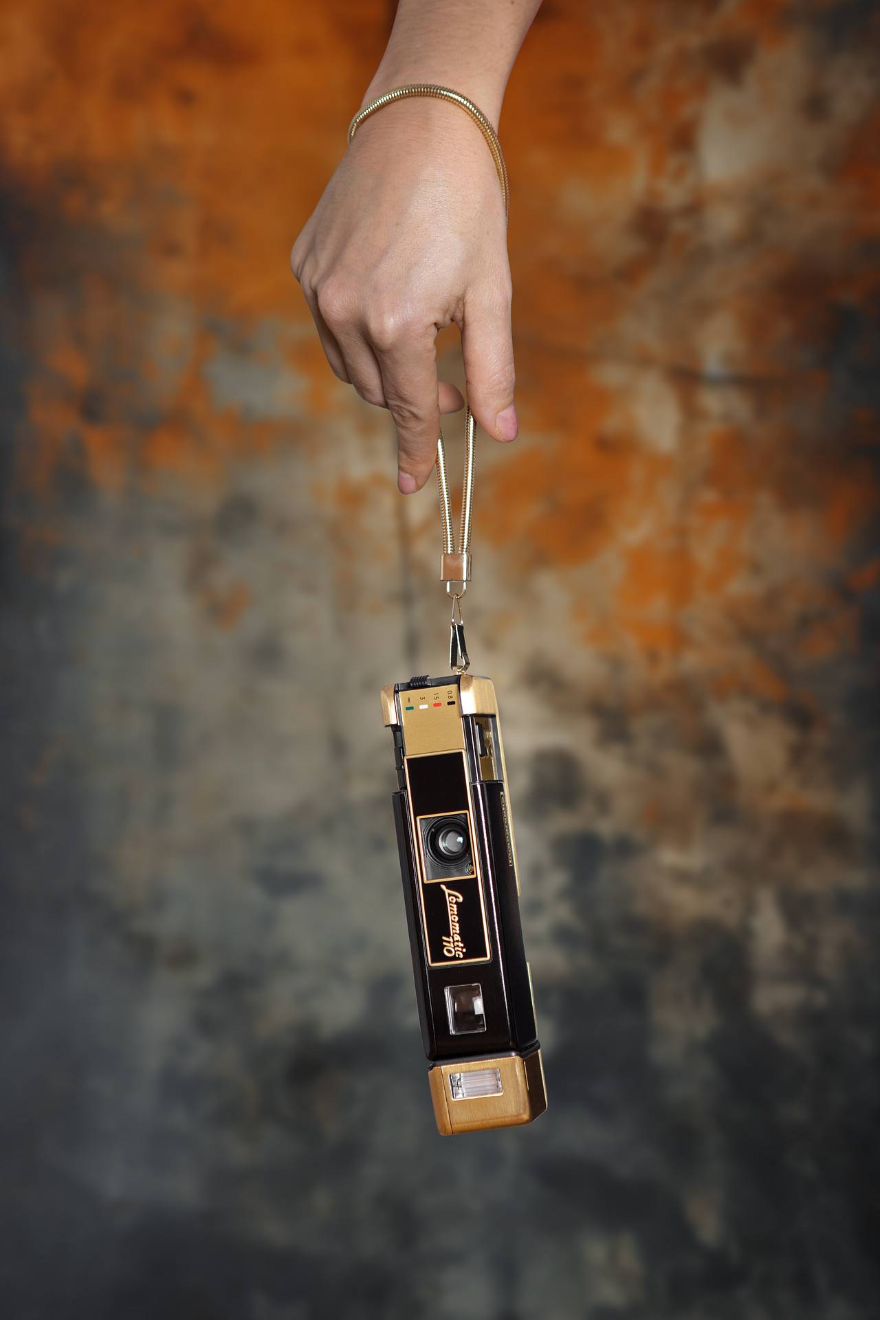A brass gold wrist strap makes this your most stylish analogue accessory.