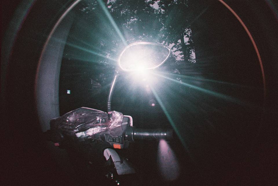 © 王舒燕 &amp;  倪熙悦 |  分别使用 LomoApparat 21mm 阿帕赫超广角胶片相机 - Chiyoda 千代田特别版 ；Fisheye No.2 135 第二代鱼眼胶片相机－木瓜波普特别版 &amp; LomoChrome Purple ISO 100–400 135 紫调负片－ Pétillant 汽泡特別版 拍摄
