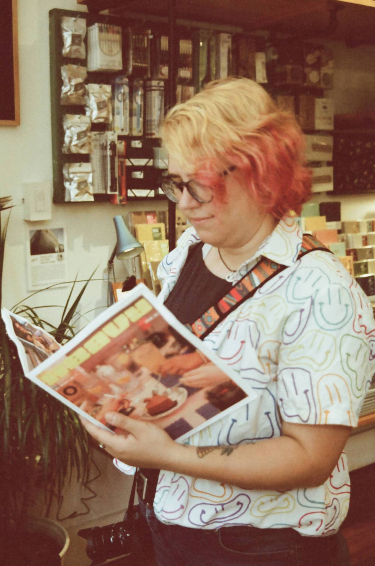 去老城区的  OMOI Zakka 商店 逛逛吧，补充一些文具和 Lomography 好物！发挥你的创意，看看什么能打动你。(Photo by pjama114)