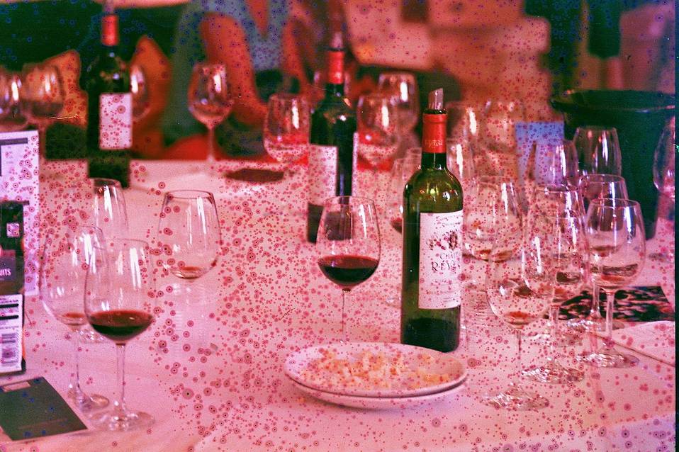 从左上到右下依次为: Wine film soup by yphargomol-lomo, Le Bassins des Lumières by juszezak, La Cité du Vin by berogeitabi and the river of La Garonne by amaiahodge
