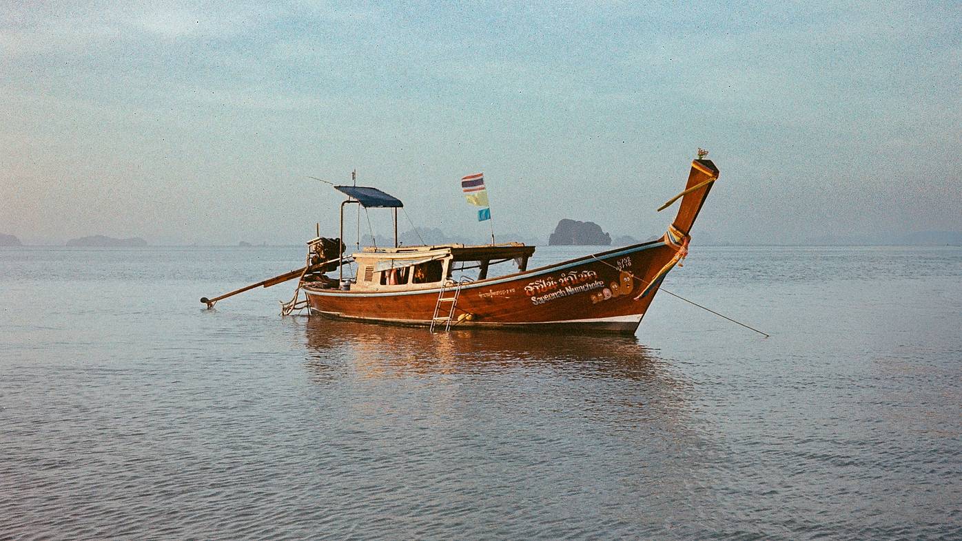 Credits: modern_nmt, will_shoots_street, thanapuk_sukyuang, & amp_puttipong | LomoChrome Classicolor ISO 200