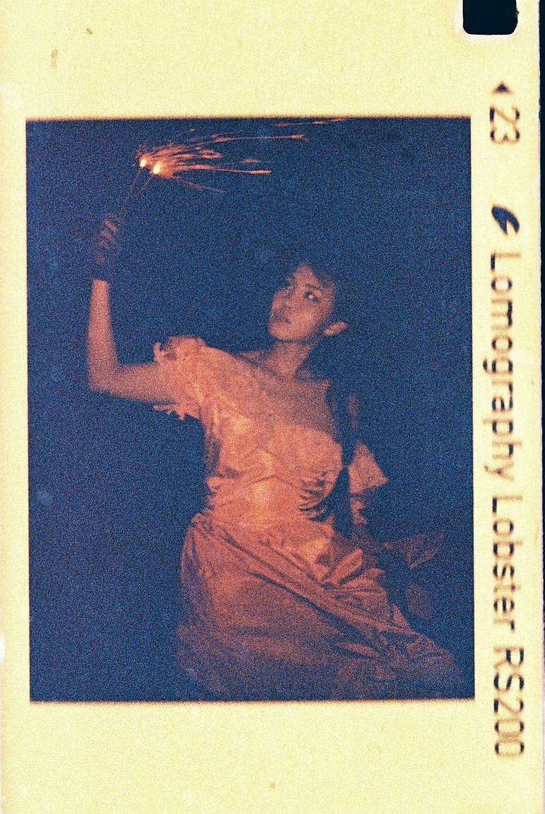 照片由 Film Full Photo 拍摄｜使用 Lomomatic 110 自动玻璃镜头胶片相机连闪光灯 & Lomography Tiger CN ISO 200 110 彩色负片胶卷