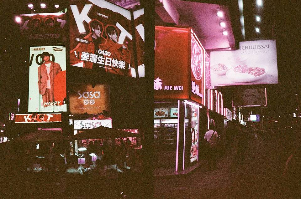 ©️ @film.not.movie ｜ LomoChrome Purple ISO 100–400 135 紫调负片 &amp; LomoChrome Metropolis 135 大都会胶卷
