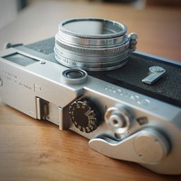 Lens: Canon 25 mm f3,5 L39 · Lomography