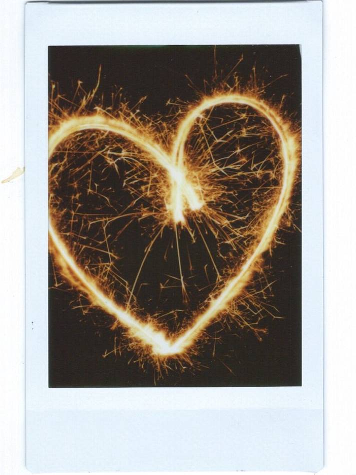 由 @pixxforfun 以 Lomo’Instant Wide 及  @ahollond 以 Diana F+ 专用拍立得机背拍摄