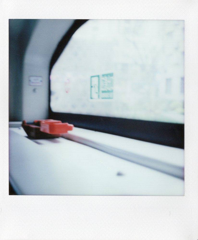© 卫荩成、阿熊、陈晨 | 分别使用 Lomo'Instant Square 方形拍立得相机套装－红色 、 Diana Baby 110 胶片相机 &amp; LomoChrome Metropolis ISO 100–400 110 大都会胶卷－2021 新配方 、 Lomo'Instant Automat Glass 广角玻璃镜头拍立得相机 拍摄