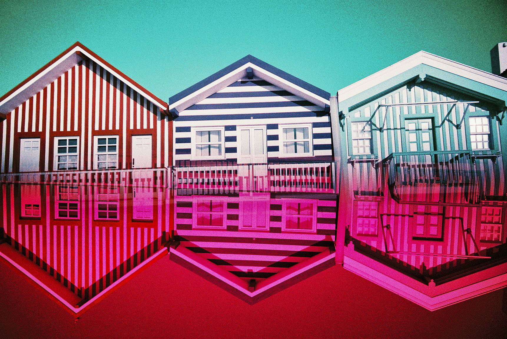 Symmetrical Split Photos with the Lomo LC-A+ and Splitzer · Lomography