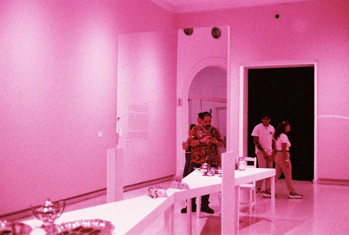 紧邻圣礼圣殿的 MUSA（瓜达拉哈拉大学艺术博物馆） ，展出着风格大胆的展览以及由加夫列尔·奥罗斯科（Gabriel Orozco）创作的穹顶壁画。尽管规模不大，但影响力十足，对于艺术爱好者和胶片探索者来说，这里都是一个能快速激发灵感的绝佳驻足点。 (Photo by iuyinpan )