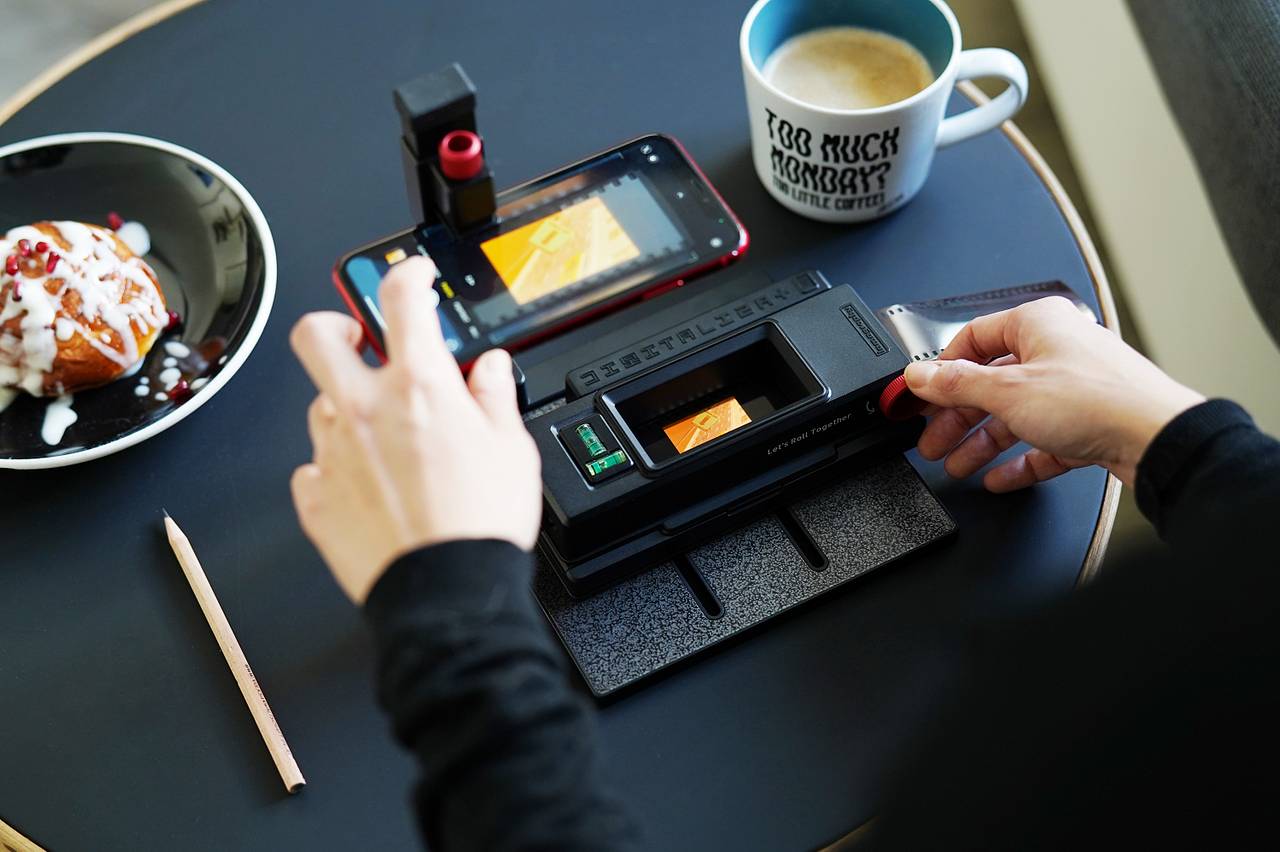 让扫描再次变得有趣 － 使用 135 胶片格式框，享受超级流畅的扫描。