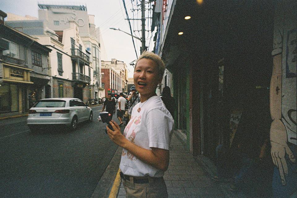 © 王舒燕 &amp;  倪熙悦 |  分别使用 LomoApparat 21mm 阿帕赫超广角胶片相机 - Chiyoda 千代田特别版 ；Fisheye No.2 135 第二代鱼眼胶片相机－木瓜波普特别版 &amp; LomoChrome Purple ISO 100–400 135 紫调负片－ Pétillant 汽泡特別版 拍摄